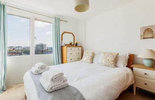 Hamworthy Apartment | Sunrise - Poole Town Balcony Views