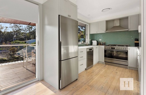 Wyong House | Sunrise Wyong River - Riverfront, Tennis court & Kayak's