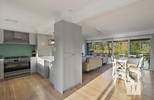 Wyong House | Sunrise Wyong River - Riverfront, Tennis court & Kayak's