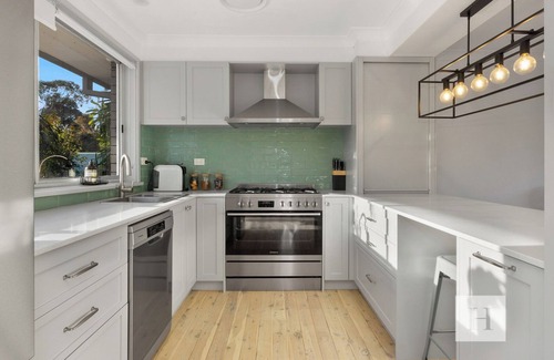 Wyong House | Sunrise Wyong River - Riverfront, Tennis court & Kayak's