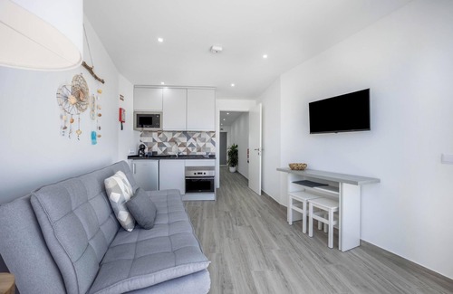 Sagres Apartment | 'Sunset Apartment' close to the Beach with Terrace & Wi-Fi