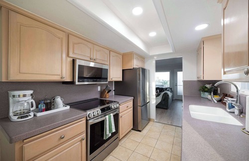 Point Loma Heights House | Sunset Balcony View! | Kids Playset | Sleeps 10