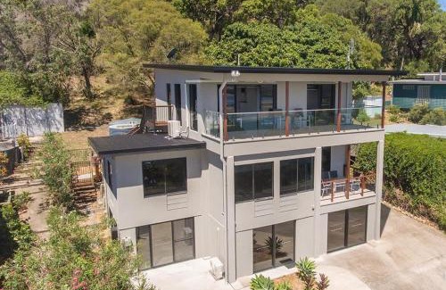 Seventeen Seventy House | Sunset Beach House 1770 Level 2