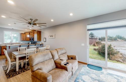 Coos Bay House | Sunset Beach House