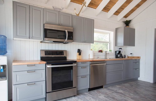 Hartswell House | Sunset Cove - Beachfront, a quick kayak to Moriah Harbor & Sandflats/lazy river!