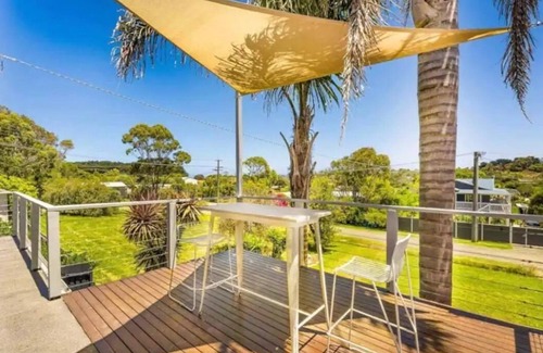 Sunset Strip House | Sunset Dreamery | NBN| 2 living rooms | 2 outdoor spaces | Family home