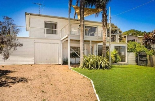 Sunset Strip House | Sunset Dreamery | NBN| 2 living rooms | 2 outdoor spaces | Family home