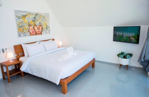 Ko Chang Bed & Breakfast | Sunset Emily Villas - ROOM 7B/1 - double bedroom with sea view & BREAKFAST