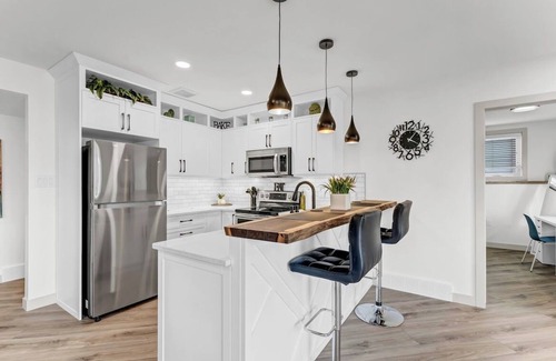 Medicine Hat House | Sunset Inn