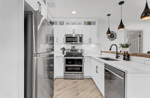 Medicine Hat House | Sunset Inn