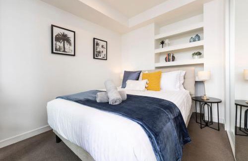 Hamilton Apartment | Sunset on the Esplanade