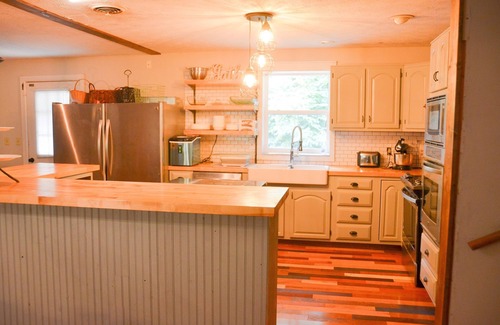 LaFayette House | Sunset Ridge, Awesome Group Retreat! Heated pool is a new option.
