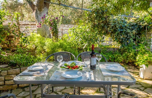 Rantatika House | Sunset Traditional Cottage by Konnect