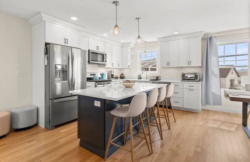 Hampton House | Sunset Views | Fireplace | Lux Kitchen | Laundry