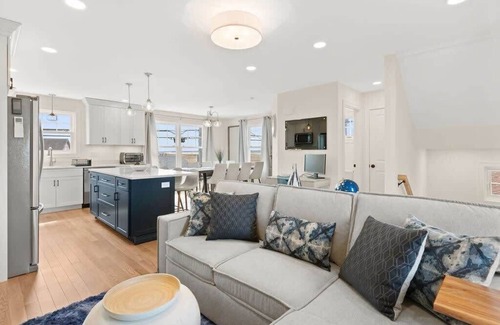 Hampton House | Sunset Views | Fireplace | Lux Kitchen | Laundry