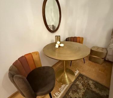 Hundsturm Apartment | Sunsets and Sunrise Luxury Suites by Milochev