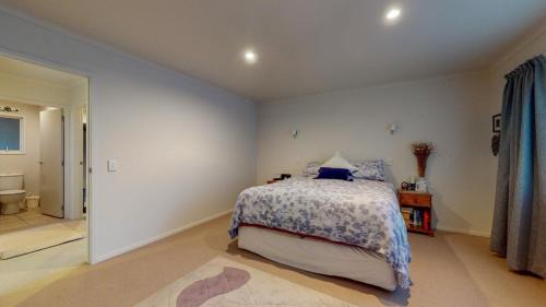 Ngarimu Bay House | Sunsets by the Beach Waterfront Sleeps 8