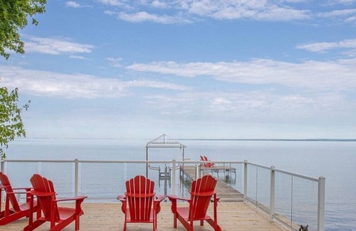 Brechin Cottage | Sunsets on Simcoe - Waterfront Cottage!