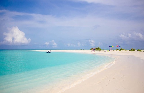 Guraidhoo Cabin | Sunshine Lodge: Luxurious Rooms, Delicious Food and Fantastic Excursion Trips