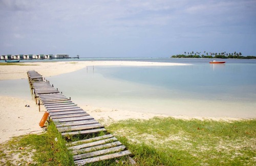 Guraidhoo Cabin | Sunshine Lodge: Luxurious Rooms, Delicious Food and Fantastic Excursion Trips