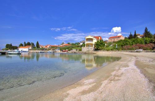 Lukoran Apartment | Sunshine Place by the beach