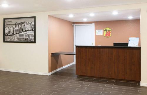 Duncan Hotel | Super 8 by Wyndham Duncan