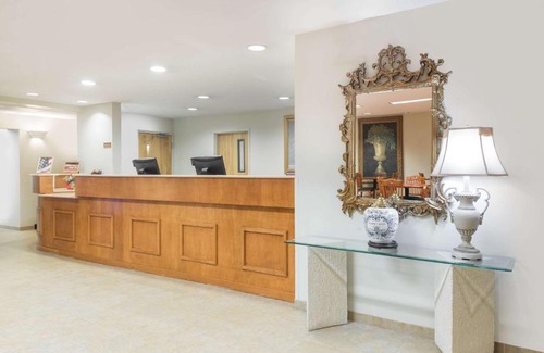 Hagerstown Hotel | Super 8 by Wyndham Hagerstown/Halfway Area