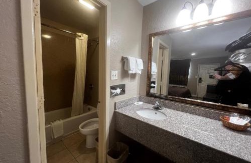 La Marque Hotel | Super 8 by Wyndham La Marque TX/Texas City Area