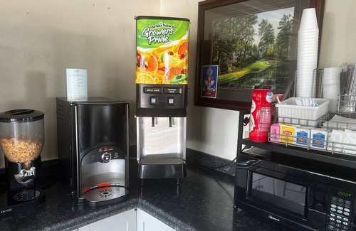 La Marque Hotel | Super 8 by Wyndham La Marque TX/Texas City Area