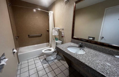 La Marque Hotel | Super 8 by Wyndham La Marque TX/Texas City Area