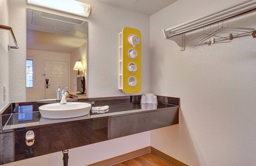 Santa Rosa Hotel | Super 8 by Wyndham Santa Rosa North