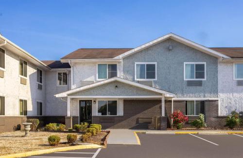 South Boston Hotel | Super 8 by Wyndham South Boston VA