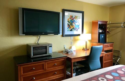 Buena Hotel | Super 8 by Wyndham Union Gap Yakima Area