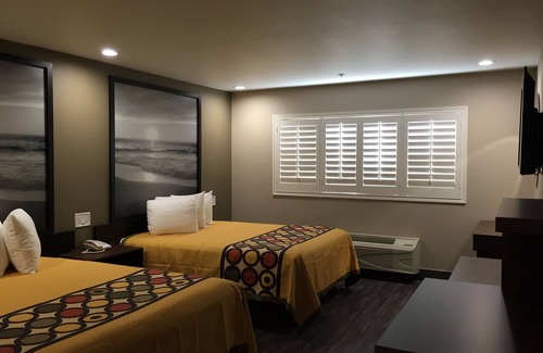 Lincoln Acres Hotel | Super 8 by Wyndham National City Chula Vista