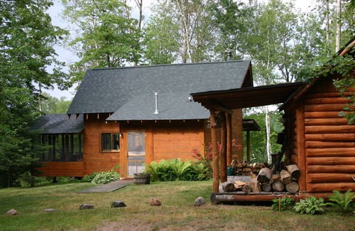 New Post Cabin | Super Private.Amazing Lake Views.Log Cabin Solitude!