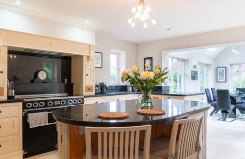 Wyton House | Superb 4BD Stay in Wyton and Houghton Village