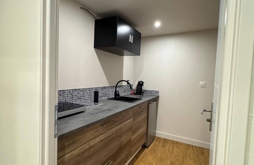 Balaruc-le-Vieux Apartment | Superb renovated studio in medieval house with terrace and view of Thau lagoon