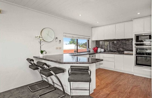 North Fremantle House | Superb Riverfront 3-Storey Home with Pool, deck and space