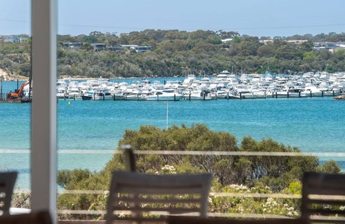 North Fremantle House | Superb Riverfront 3-Storey Home with Pool, deck and space