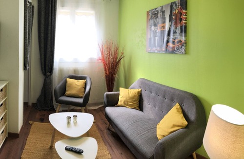 St-Andre-de-l'Eure House | SUPERB TOWN-CENTRE APARTMENT WITH GARDEN