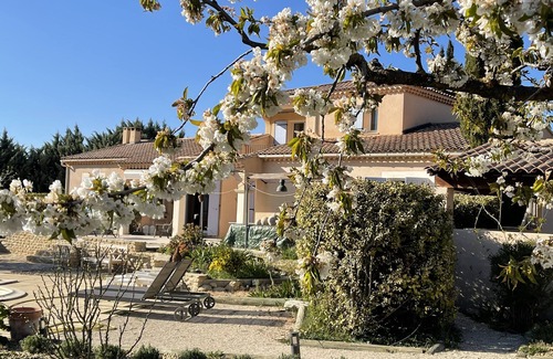 La Roque-sur-Pernes Villa | Superb vacation villa (fully renovated) in the heart of the Luberon