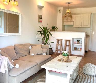 Saumane-de-Vaucluse Apartment | Superbe appartement dans golf 4 étoiles