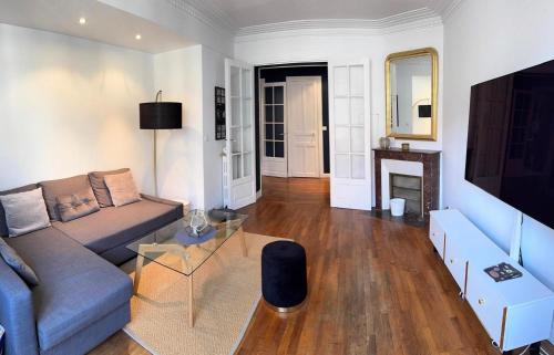 Asnieres-sur-Seine Apartment | Superbe appartement Haussmanien à 4min de St Lazare et la Défense
