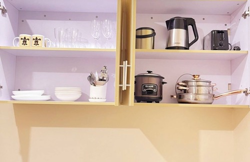 Malate Apartment | Superior King 1BR 1BA w/Balcony, Bayview, Pool, Netflix