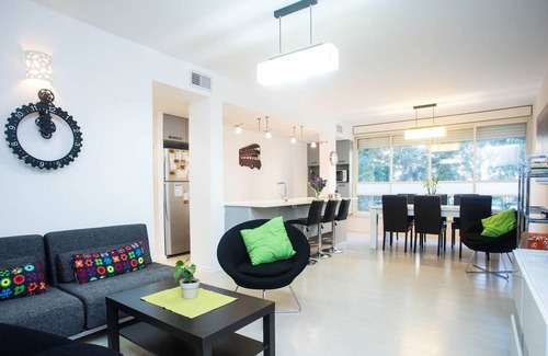 Ra'ananna Apartment | Superior - Kosher 3 BR - City center - Borochov (REF06)