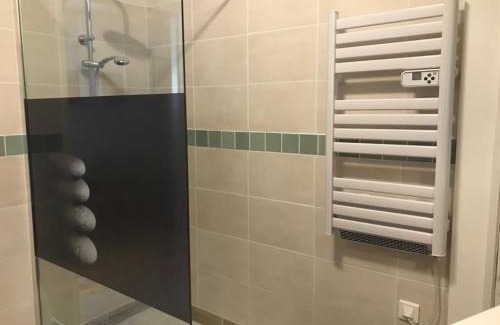 Villefort Apartment | Sur les rochers du lac & location-rando en VTT