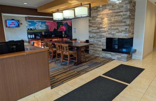 Mount Pleasant Hotel | SureStay by Best Western Mount Pleasant Racine