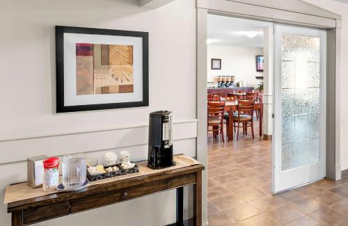 Hardisty Hotel | SureStay Plus Hotel by Best Western Hardisty