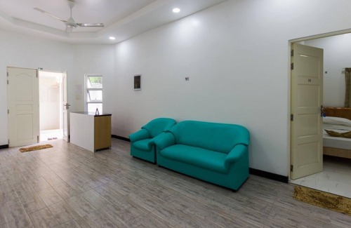 Thulusdhoo Island House | Surf Trip Maldives