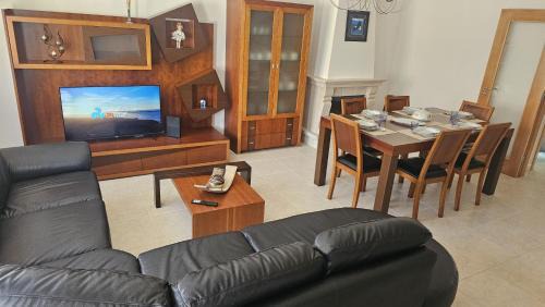 Ferrel Villa | SURFANDO NO BALEAL 8 pessoas